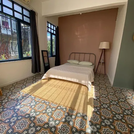 Kadikoy Tarihi Mahallede Loft Tasarimli Daire Διαμέρισμα