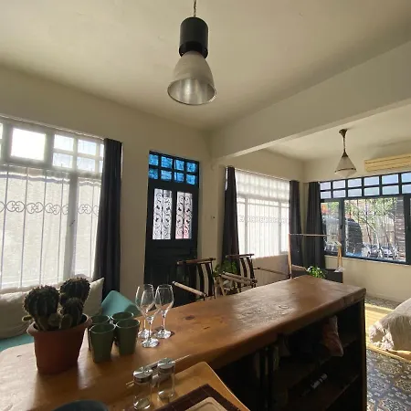 Apartment Kadikoy Tarihi Mahallede Loft Tasarimli Daire *
